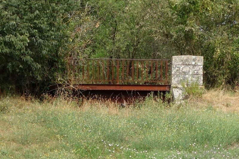 Agrandir l'image de la gare d'Uzès à la gare de Montaren