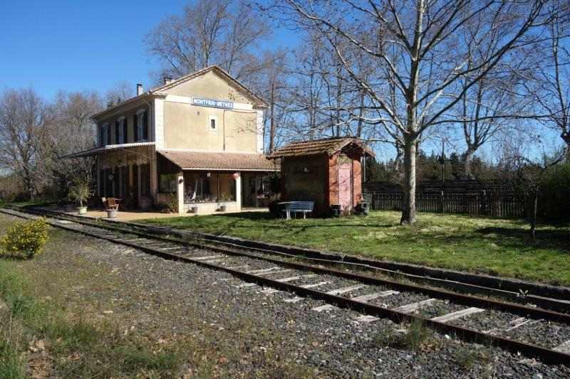 Agrandir l'image de la gare de Comps-Saint-Etienne à la gare de Meynes-Montfrin