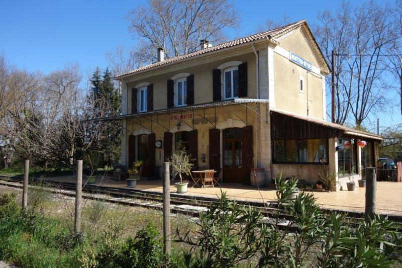 Agrandir l'image de la gare de Comps-Saint-Etienne à la gare de Meynes-Montfrin