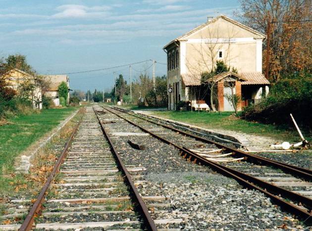 Agrandir l'image de la gare de Comps-Saint-Etienne à la gare de Meynes-Montfrin