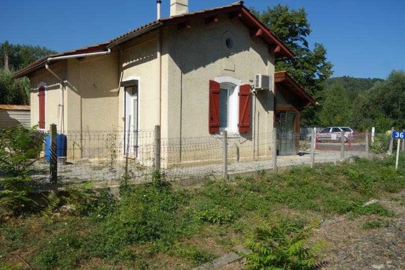 Agrandir l'image maisonnette de garde-barrière PN 36 entre la gare de Couiza-Montazels et la gare d'Espéraza