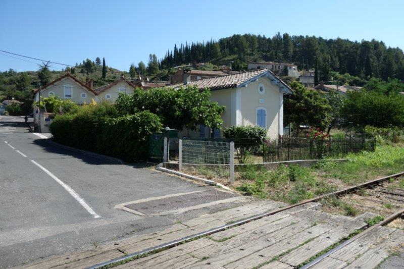 Agrandir l'image maisonnette de garde-barrière du PN 39 près de la gare d'Espéraza