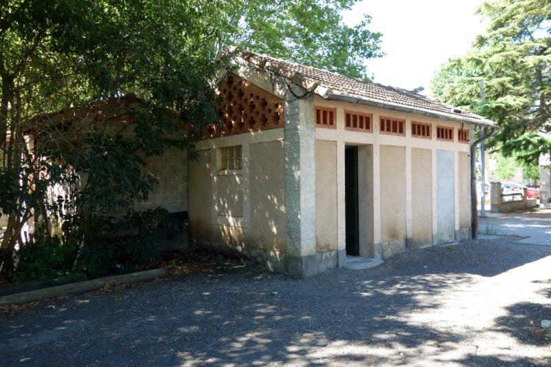 Agrandir l'image Lampisterie - toilettes à la gare d'Espéraza