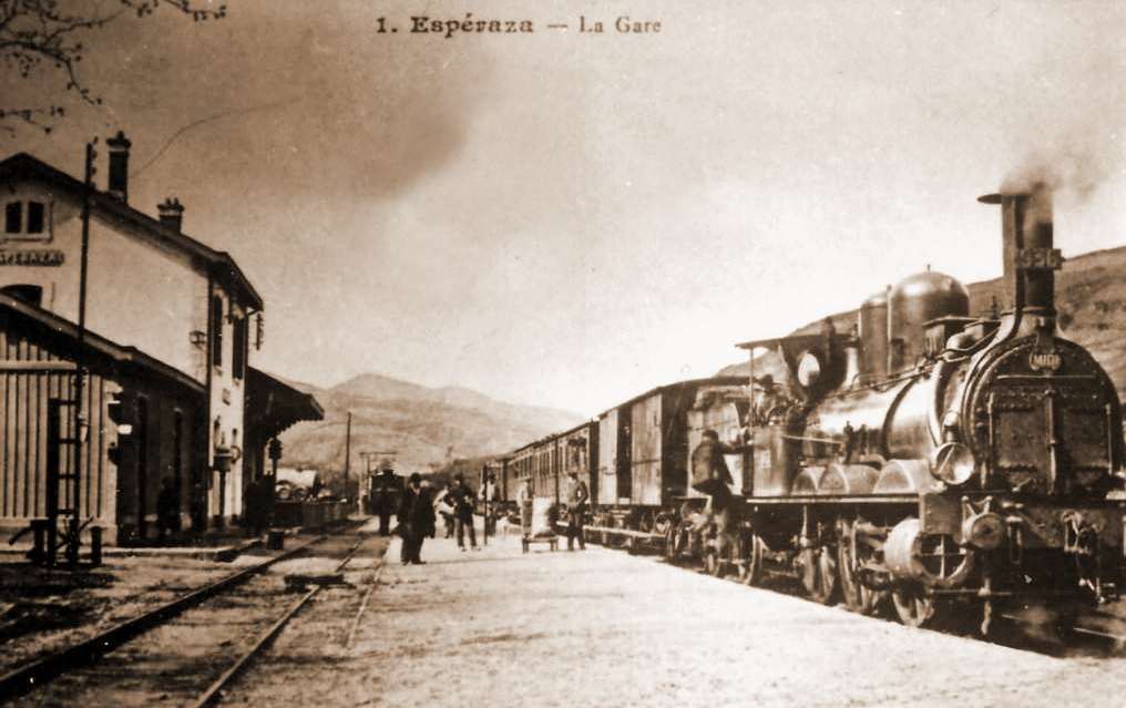 Agrandir l'image Gare d'Espéraza - locomotive à vapeur