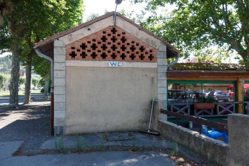 Agrandir l'image Lampisterie - toilettes à la gare d'Espéraza
