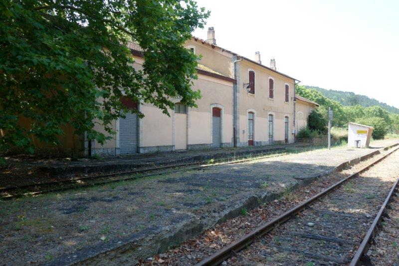 Agrandir l'image halle aux marchandises de la gare de Couiza-Montazels
