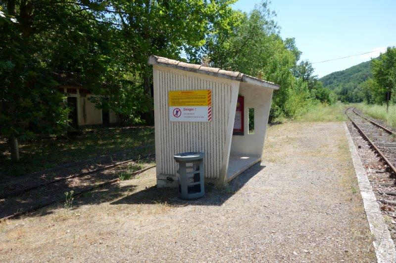 Agrandir l'image Abri-bus en gare d'Alet-les-Bains