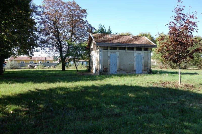 Lampisterie toilettes de la gare de Bessières