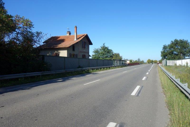 Agrandir l'image maisonnette de garde-barrière du PN 38 à Buzet