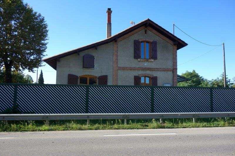 Agrandir l'image maisonnette de garde-barrière du PN 38 à Buzet