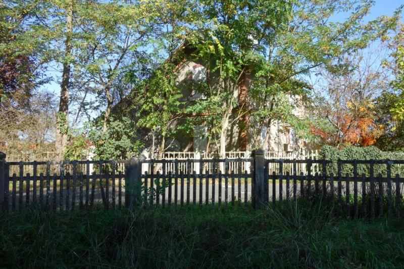 Agrandir l'image maisonnette de garde-barrière du PN 10 entre la halte d'Orgueil et la gare de Labastide-Saint-Pierre