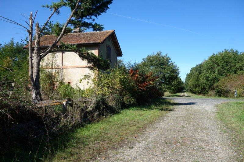 Agrandir l'image Maisonnette du PN 32 entre Bessières et La Magdelaine