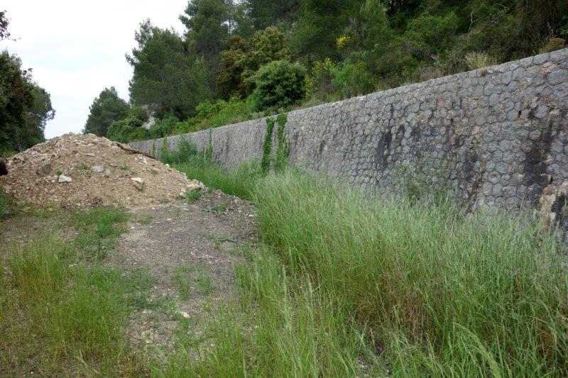 Agrandir l'image Mur de soutènement emprise de la gare de Bize