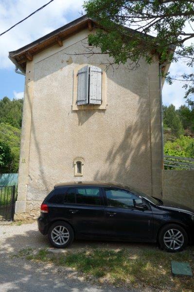 Agrandir l'image Maisonnette du PN 26 à Bize
