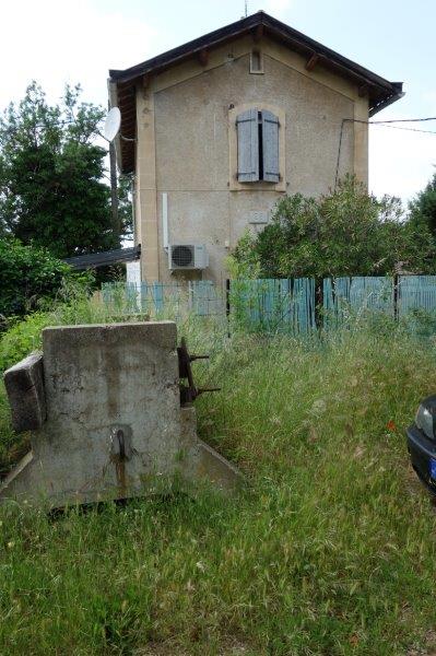 Agrandir l'image Maisonnette du PN 26 à Bize