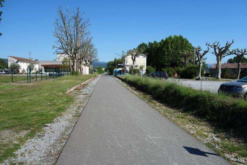 de la gare de Saint-Sernin  la gare de Lachapelle-Vinezac