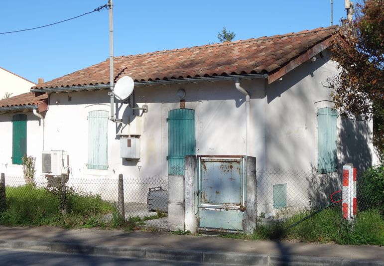 Gare de Castres Maisonnette du PN 63
