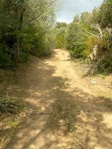 Chemin raide du col de Caumilles