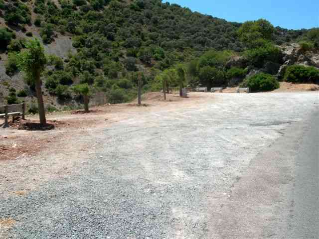 Agrandir l'image Aire et banc sur la route de Coripe