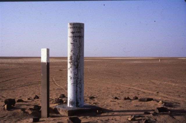 Agrandir l'image Borne frontière Algérie Niger