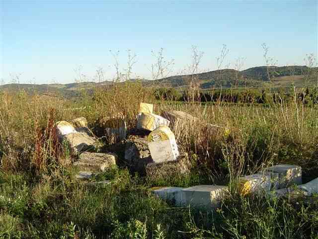 Agrandir l'image Cimetière de bornes kilométriques