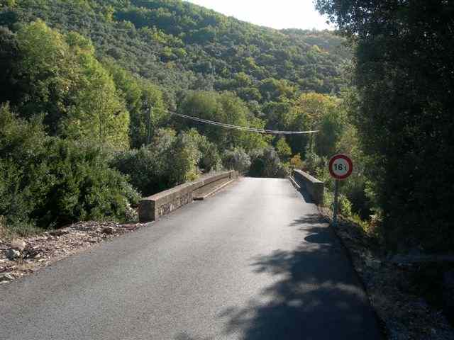 Agrandir l'image Pont entre Mézouilhac et Riols