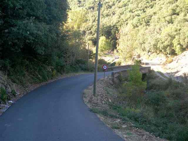 Agrandir l'image Pont entre Riols et Mézouilhac