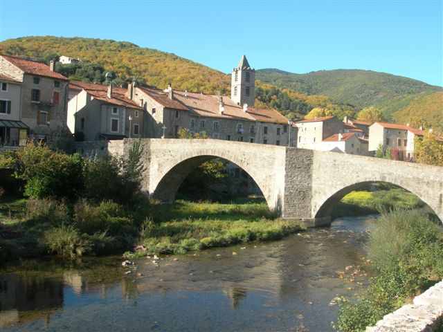 Agrandir l'image Pont et église de Riols