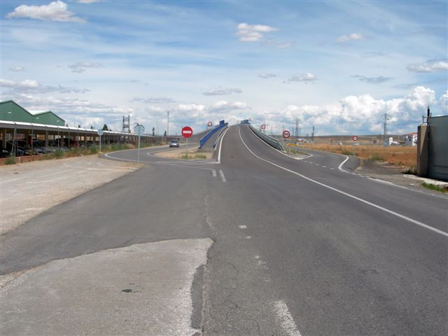 Agrandir l'image Pont entre lla Piste Verte Ojos Negros et le Puerto de Cella