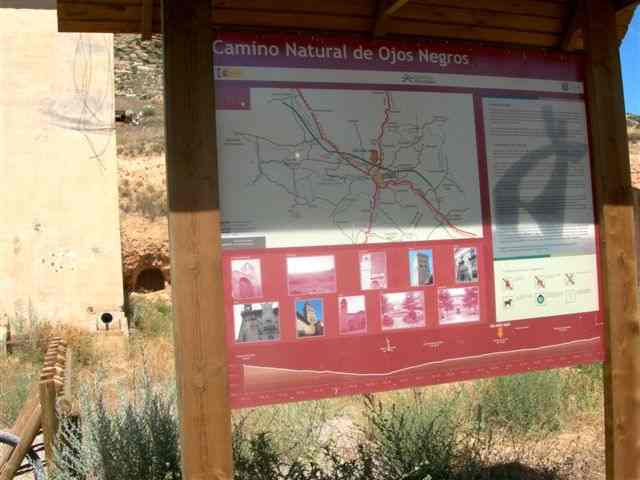Agrandir l'image Panneau et carte en gare de Teruel