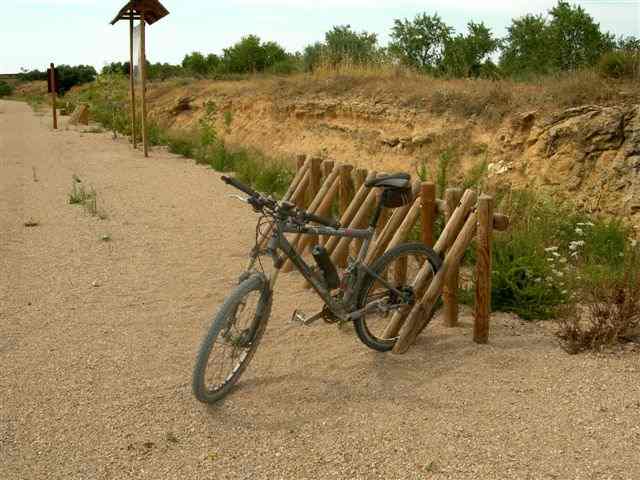 Agrandir l'image Parking à vélo et aire de repos à la gare de Valjunquera