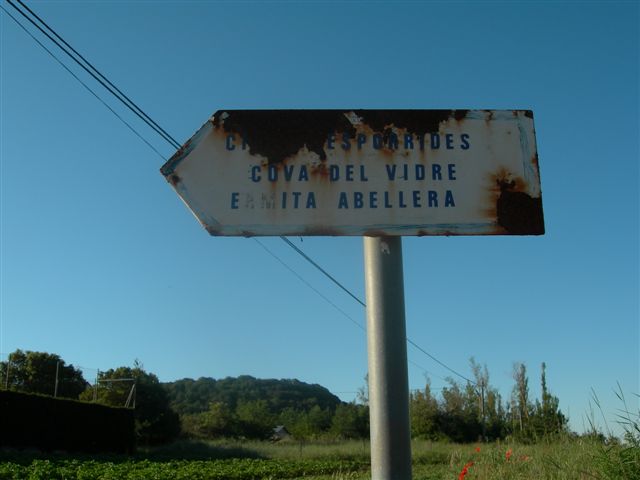 Agrandir l'image Panneau direction Cova del Vidre Ermita Abellera