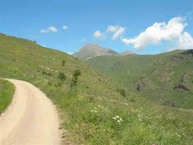 Agrandir l'image Piste en direction de la station haute de Llessui