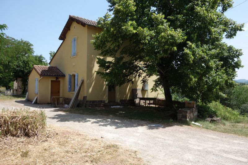 De la gare de Saint-Izaire  la halte de Calmels