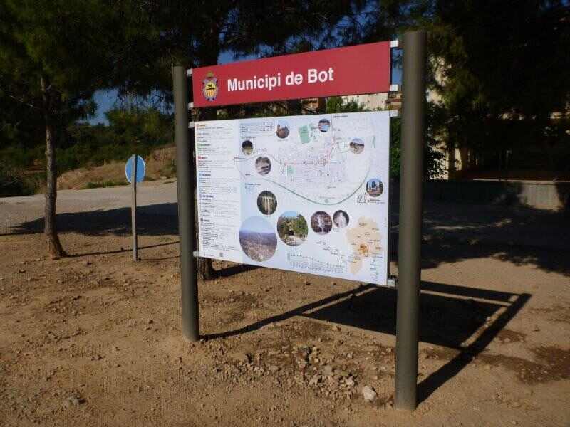 De la gare de Prat de Compte  la gare de Bot