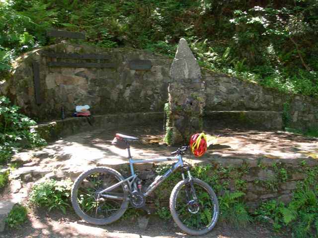 Agrandir l'image Fontaine près du Camping des Illes